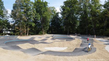 Občina Kamnik vlaga v športno infrastrukturo uredili smo dolgo pričakovani kolesarski poligon – Pumptrack Kamnik (14)